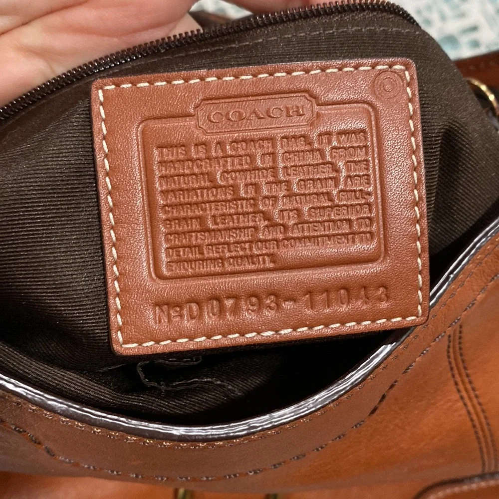 Coach leather shoulder Hampton bag - Picture 10 of 13